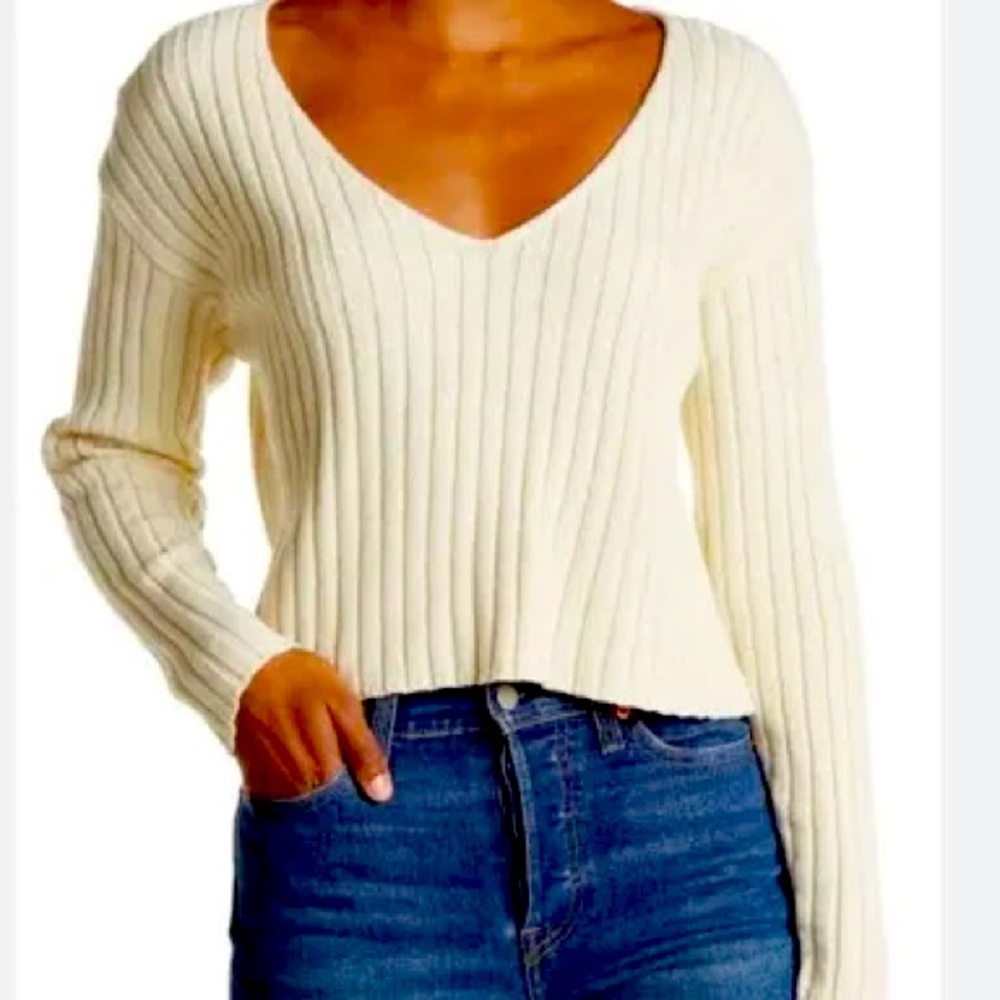 Abound -NWT- V-Neck Ribbed/Cropped Sweater - Size: Medium